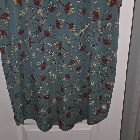 Lularoe Floral Stretch Irma Tunic Blouse - Picture 8 of 9